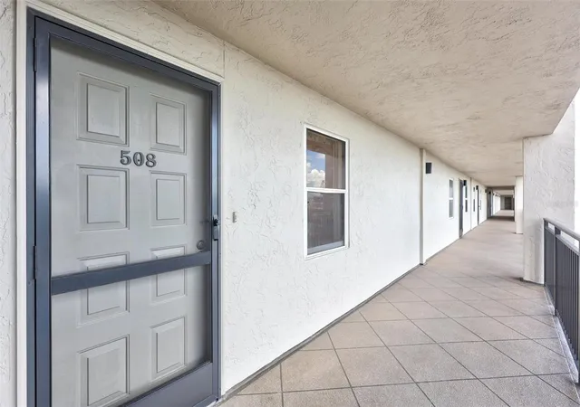 Photo 5 of Condo for sale at 420 Beach Rd #508, Sarasota, FL 34242 | MLS# A4701533 | Listing updated on 2026-08-16