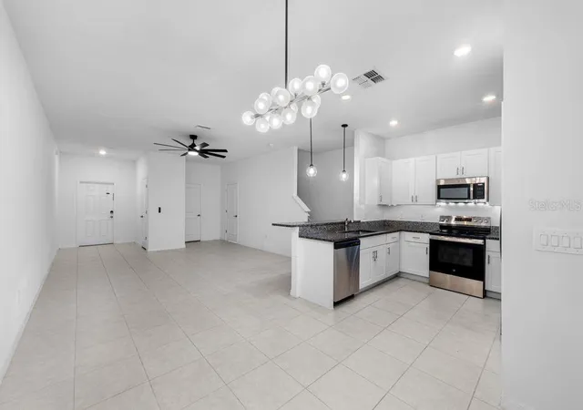 Photo 4 of Townhouse for sale at 9177 Bonita Mar Dr, Parrish, FL 34219 | MLS# A4701536 | Listing updated on 2026-08-15