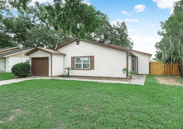 Photo 2 of Single family home for sale at 1665 Sailpoint Dr, Bartow, FL 33830 | MLS# S5154678 | Listing updated on 2026-08-25