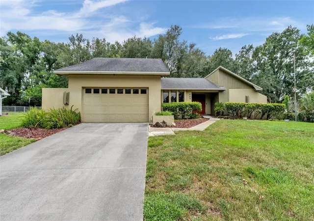 Photo 2 of Single family home for sale at 717 Woodhill Dr, Lakeland, FL 33813 | MLS# L4963913 | Listing updated on 2026-10-04