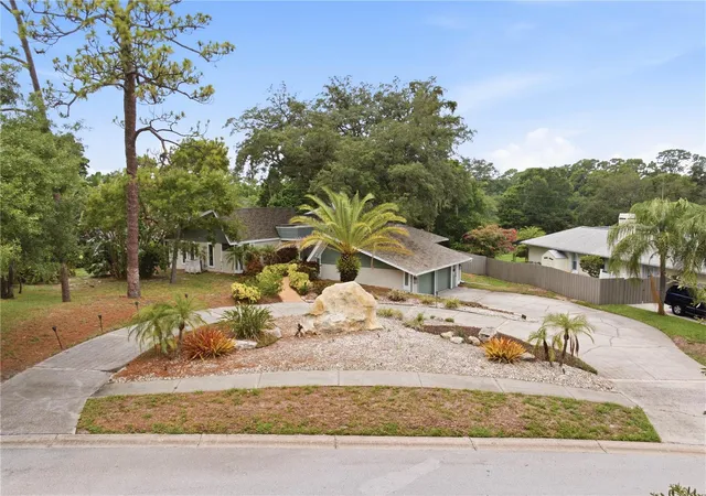 2nd image of 2860 Briarwood Ln, Palm Harbor, FL 34683 | MLS# TB8534213