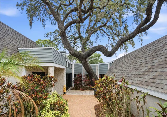 5th image of 2860 Briarwood Ln, Palm Harbor, FL 34683 | MLS# TB8534213