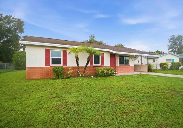 Photo 3 of Sale Pending at 2316 Powell Cir, Sarasota, FL 34234 | MLS# A4701544 | Listing updated on 2026-09-03