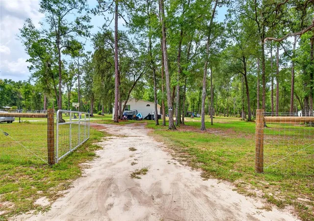 3rd image of 10890 Ne 102Nd Pl, Archer, FL 32618 | MLS# OM729492