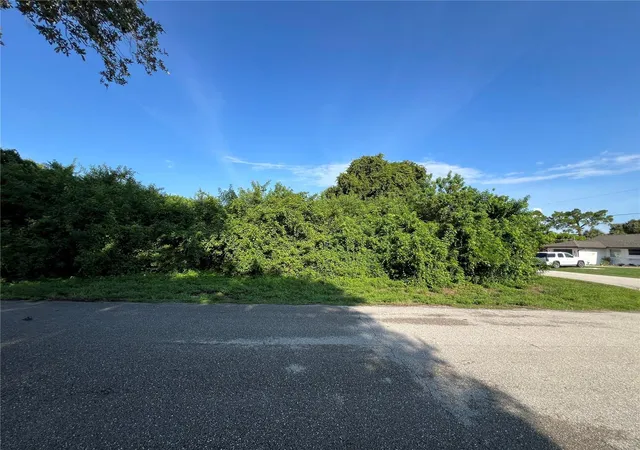 Photo 3 of Sale Pending at 3239 Manhattan St, Port Charlotte, FL 33952 | MLS# C7529010 | Listing updated on 2026-08-21