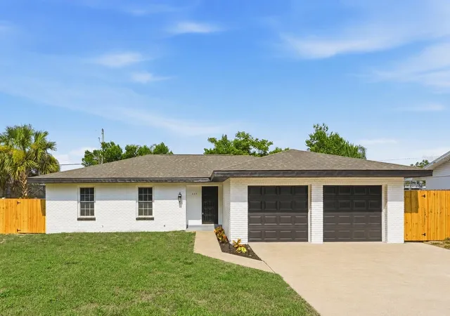 Photo 1 of Single family home for sale at 205 Whitman Rd, Winter Haven, FL 33884 | MLS# O6429441 | Listing updated on 2026-09-02