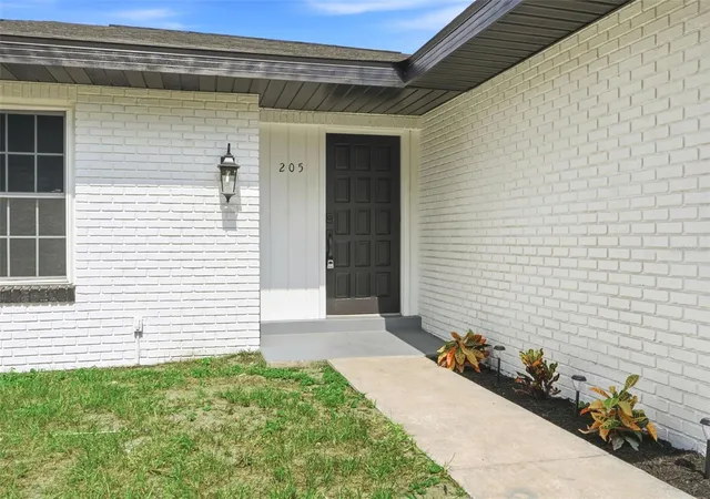 Photo 2 of Single family home for sale at 205 Whitman Rd, Winter Haven, FL 33884 | MLS# O6429441 | Listing updated on 2026-09-02