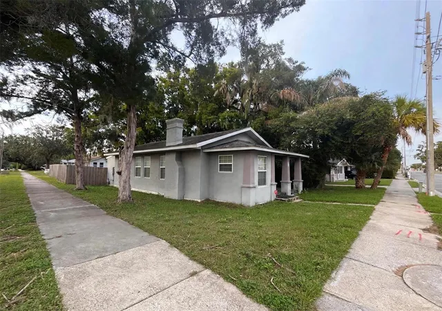 Photo 3 of Single family home for sale at 1712 W Main St, Leesburg, FL 34748 | MLS# G5115780 | Listing updated on 2026-10-08