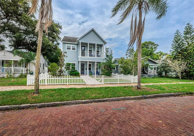 Photo 3 of Single family home for sale at 2430 6th Avenue N, Saint Petersburg, FL 33713 | MLS# TB8534285 | Listing updated on 2026-09-06