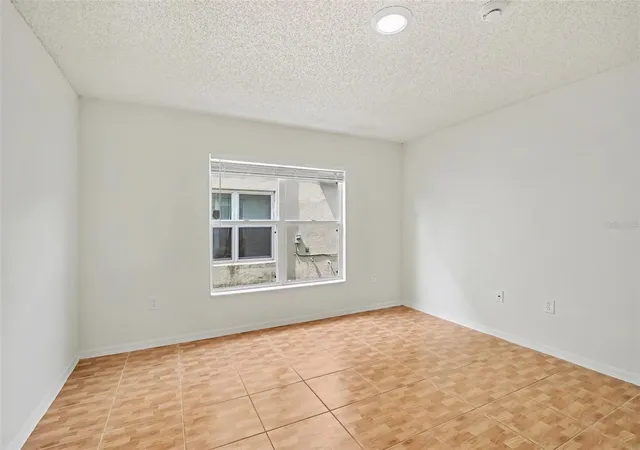 3rd image of 1093 Amanda Kay Cir, Sanford, FL 32771 | MLS# O6429459