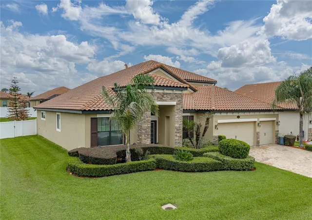 Photo 3 of Single family home for sale at 1894 Via Lago Dr, Lakeland, FL 33810 | MLS# L4963919 | Listing updated on 2026-10-21