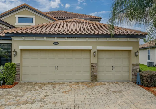 Photo 4 of Single family home for sale at 1894 Via Lago Dr, Lakeland, FL 33810 | MLS# L4963919 | Listing updated on 2026-10-21