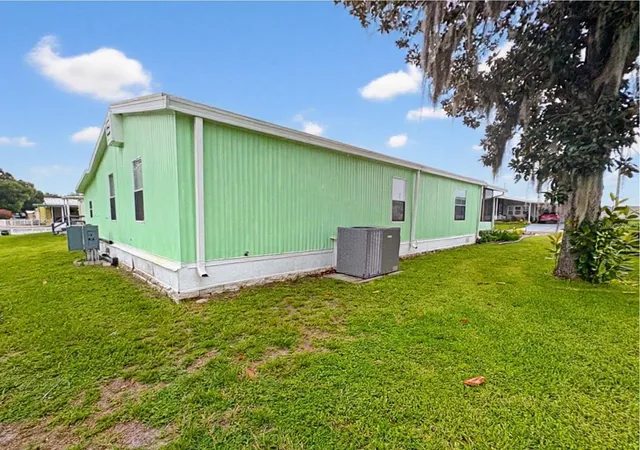 Photo 3 of Manufactured home for sale at 413 S Timber Trl, Wildwood, FL 34785 | MLS# G5115784 | Listing updated on 2026-07-31