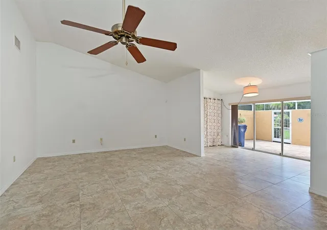 4th image of 5506 37Th St E, Bradenton, FL 34203
