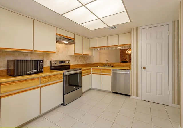 5th image of 1055 Kensington Park Dr #711, Altamonte Springs, FL 32714 | MLS# O6429479