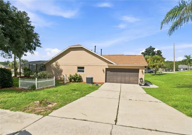Photo 3 of Single family home for sale at 13059 Sandy Pine Ln, Clermont, FL 34711 | MLS# G5115788 | Listing updated on 2026-10-22