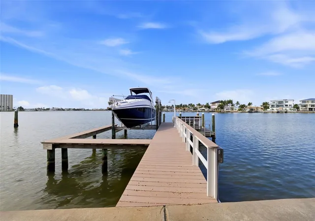 Photo 4 of Single family home for sale at 661 79th Circle S, Saint Petersburg, FL 33707 | MLS# TB8534319 | Listing updated on 2026-10-22