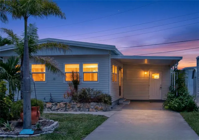 1st image of 808 S Green Cir, Venice, FL 34285 | MLS# N6145210