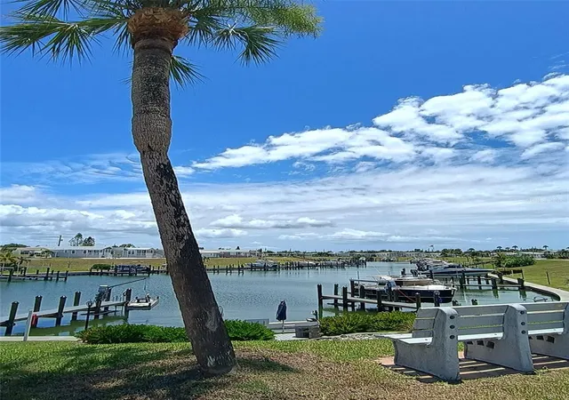 Photo 3 of Manufactured home for sale at 808 S Green Cir, Venice, FL 34285 | MLS# N6145210 | Listing updated on 2026-09-18