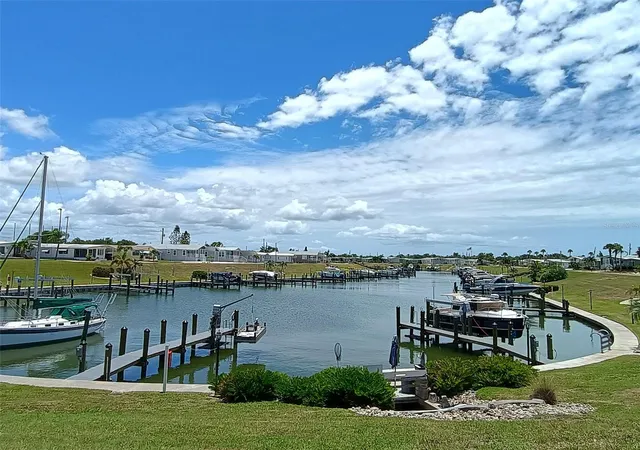 Photo 3 of Manufactured home for sale at 808 S Green Cir, Venice, FL 34285 | MLS# N6145210 | Listing updated on 2026-10-20
