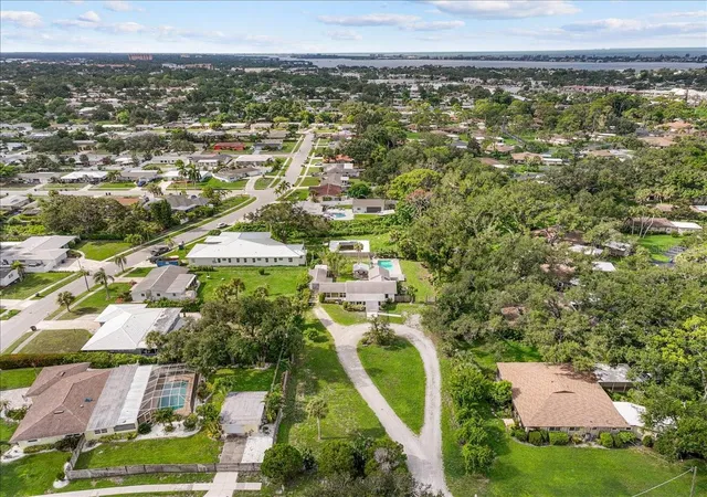2nd image of 2404 Bispham Rd, Sarasota, FL 34231 | MLS# A4701601