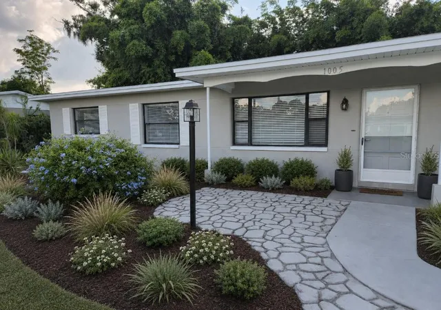 1st image of 1005 N Bracewell Dr, Plant City, FL 33563 | MLS# TB8534334