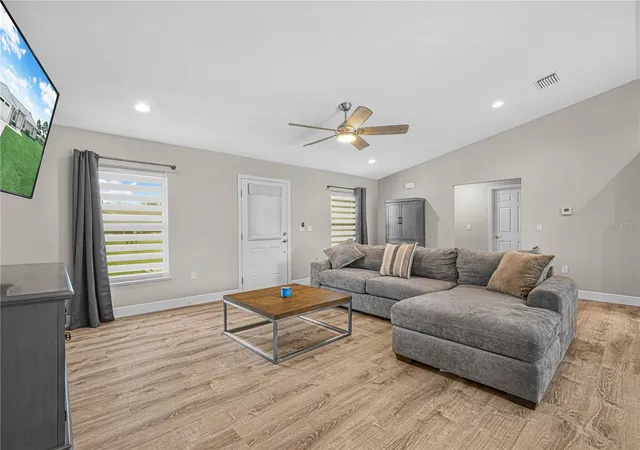 Photo 4 of Single family home for sale at 270 Lincoln Rd NE, Lake Placid, FL 33852 | MLS# S5154709 | Listing updated on 2026-09-05