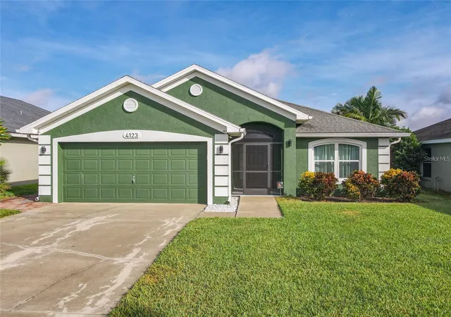 Photo 2 of Single family home for sale at 4123 Is Lakes Dr, Winter Haven, FL 33881 | MLS# L4963924 | Listing updated on 2026-08-02