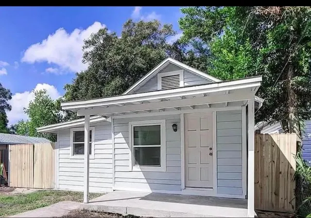 Photo 2 of Single family home for sale at 8428 N Highland Ave, Tampa, FL 33604 | MLS# TB8534377 | Listing updated on 2026-09-29