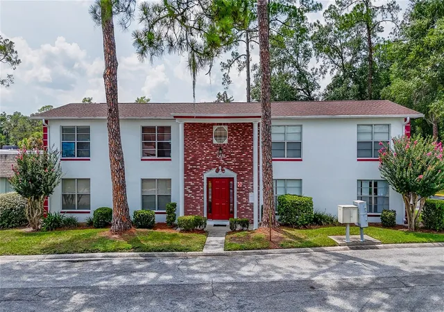 2nd image of 2410 Se 16th Ave #F, Ocala, FL 34471 | MLS# OM729513