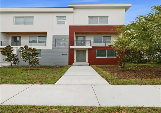 Photo 1 of Townhouse for sale at 2138 W Nassau St #3, Tampa, FL 33607 | MLS# TB8534383 | Listing updated on 2026-10-04
