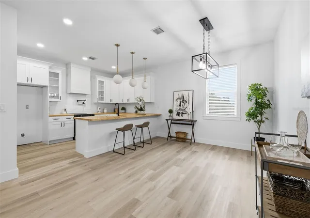 Photo 3 of Townhouse for sale at 2138 W Nassau St #3, Tampa, FL 33607 | MLS# TB8534383 | Listing updated on 2026-10-04