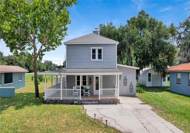 2nd image of 302 S Palm Ave, Howey In The Hills, FL 34737 | MLS# O6429552