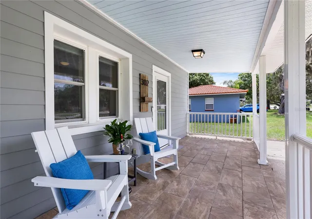 3rd image of 302 S Palm Ave, Howey In The Hills, FL 34737 | MLS# O6429552