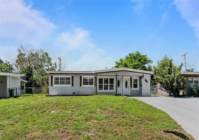 Photo 3 of Single family home for sale at 815 W Highland Dr, Cocoa, FL 32922 | MLS# S5154717 | Listing updated on 2026-07-31