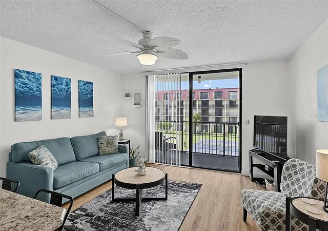 Listing Photo 4 - Condo for sale in building located at 1433 N Atlantic Ave, Daytona Beach, FL 32118 - Unit #329