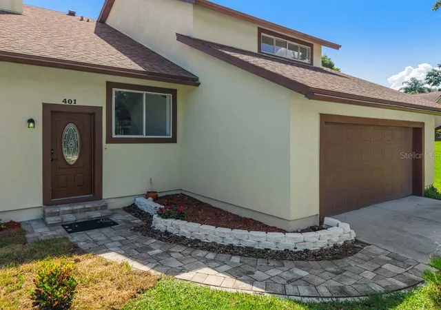 Photo 3 of Single family home for sale at 401 Woodview Dr, Longwood, FL 32779 | MLS# O6429571 | Listing updated on 2026-10-07