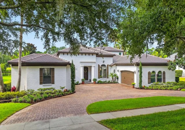 Photo 3 of Single family home for sale at 9620 San Fernando Ct, Howey In The Hills, FL 34737 | MLS# R4911734 | Listing updated on 2026-10-05