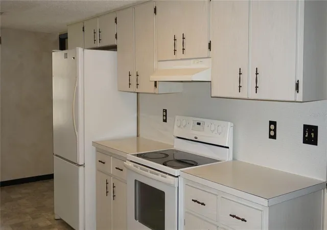 Photo 2 of Single family home for sale at 6001 Waycross Dr, Spring Hill, FL 34606 | MLS# W7888126 | Listing updated on 2026-08-12