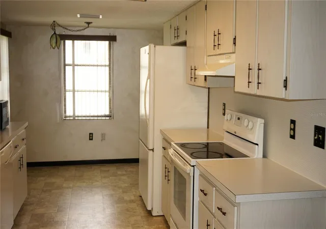 Photo 3 of Single family home for sale at 6001 Waycross Dr, Spring Hill, FL 34606 | MLS# W7888126 | Listing updated on 2026-08-12