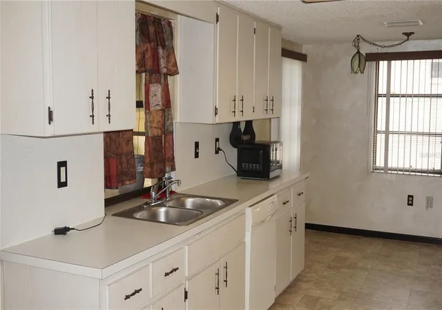 Photo 3 of Single family home for sale at 6001 Waycross Dr, Spring Hill, FL 34606 | MLS# W7888126 | Listing updated on 2026-08-12