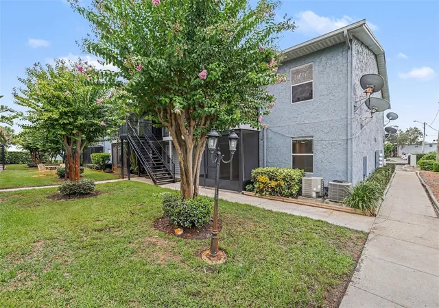 2nd image of 3711 W Iowa Ave, TAMPA, FL 33611