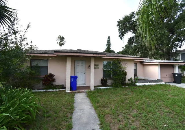 Photo 1 of Sale Pending at 204 Shore Dr W, Oldsmar, FL 34677 | MLS# TB8534439 | Listing updated on 2026-09-15