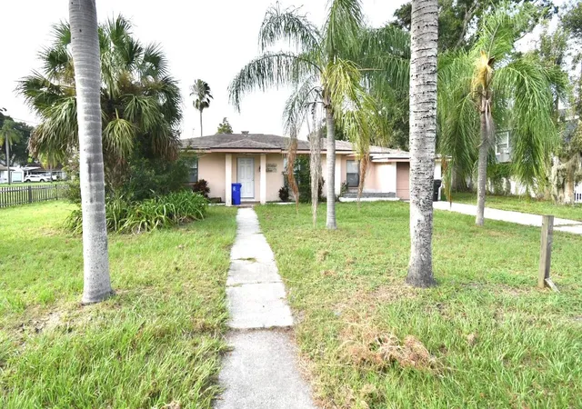 Photo 2 of Sale Pending at 204 Shore Dr W, Oldsmar, FL 34677 | MLS# TB8534439 | Listing updated on 2026-09-15
