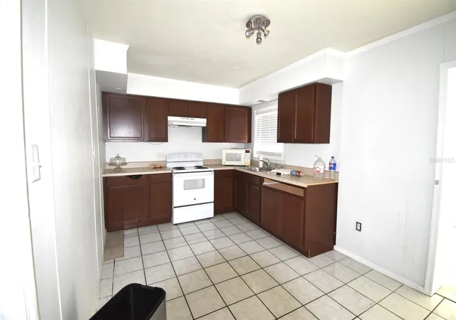 Photo 3 of Sale Pending at 204 Shore Dr W, Oldsmar, FL 34677 | MLS# TB8534439 | Listing updated on 2026-09-15