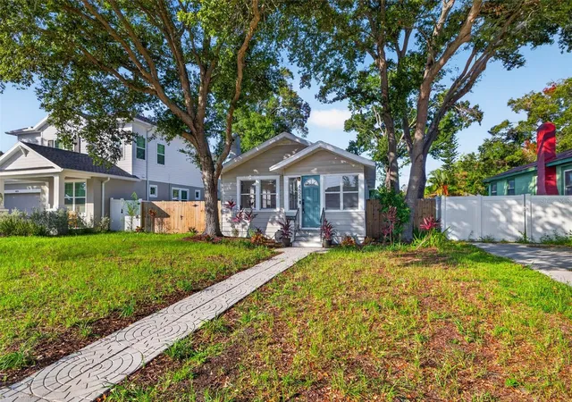 Photo 3 of Single family home for sale at 4624 Iris St N, Saint Petersburg, FL 33714 | MLS# TB8534442 | Listing updated on 2026-08-04