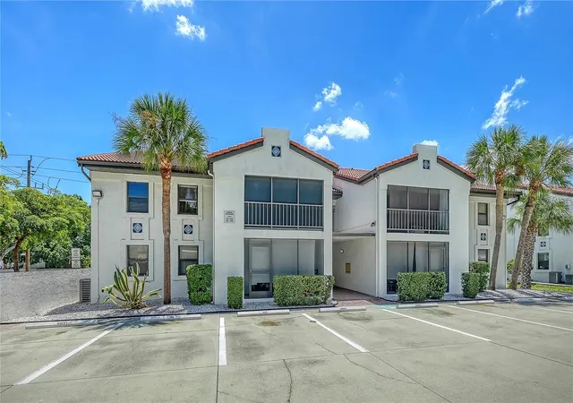 Photo 3 of Condo for sale at 631 N Orange Ave #108, Sarasota, FL 34236 | MLS# A4701634 | Listing updated on 2026-08-26