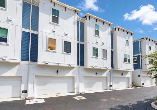 Photo 3 of Townhouse for sale at 6605 N Nebraska Ave #28, Tampa, FL 33604 | MLS# TB8534452 | Listing updated on 2026-09-20