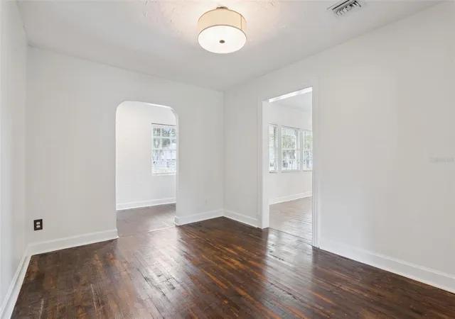 Photo 4 of Single family home for sale at 207 S Summerlin Ave, Sanford, FL 32771 | MLS# O6429592 | Listing updated on 2026-08-30