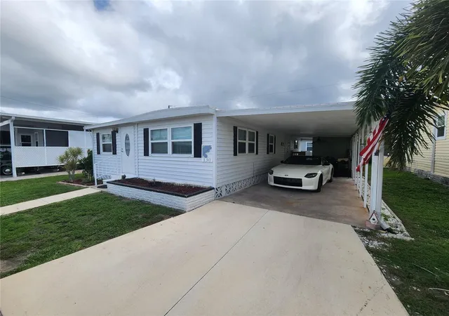 2nd image of 130 Capri Dr, Palmetto, FL 34221 | MLS# A4701640